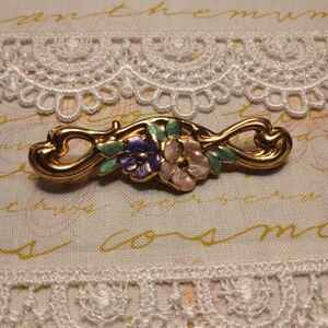 Vintage Gold Tone Floral Brooch